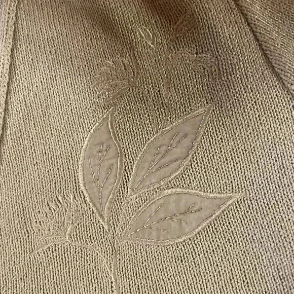 ๐ฅ6/$20 or 10/$40. Future Lady sweater - Picture 10 of 10